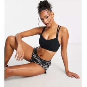 NWT NIKE Training Alate Trace Dri-FIT strappy light support sports bra in black